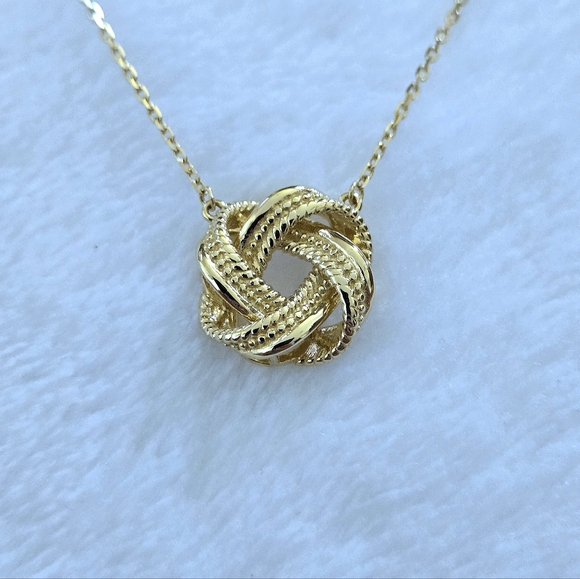 Rachel Zoe Gold💛 Stationary Love♥️ Knot🪢 Pendant Necklace - NWT - Picture 15 of 15